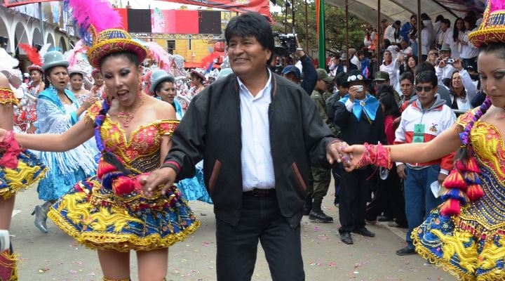 El presidente Morales viaja a la Argentina para ver entrada folclórica