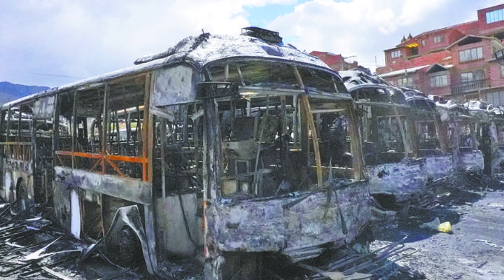 La empresa aseguradora Fortaleza repondrá los 66 buses PumaKatari que fueron quemados