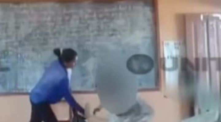 Gobierno activa acciones legales contra maestra que golpeó a una estudiante