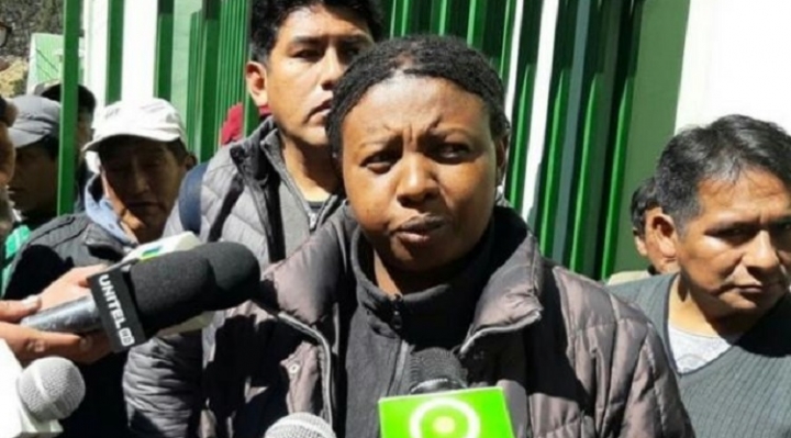 Dirigente yungueña Elena Flores de Adepcoca paralela afín al MAS es aprehendida