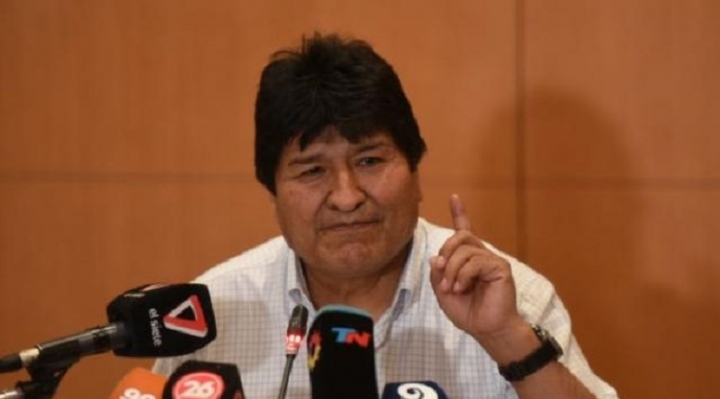 Evo Morales señala que evalúa cómo y cuándo vuelve a Bolivia