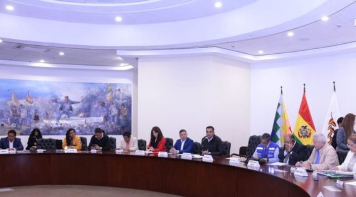Gobierno pide dejar “peleas” electorales, se reúne con autoridades regionales y locales para evitar propagación del Covid-19