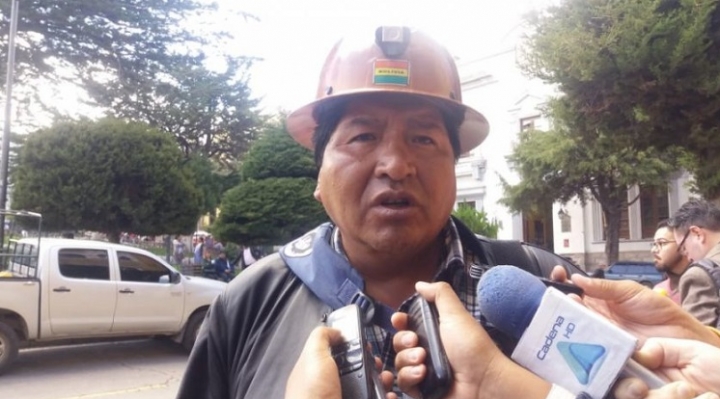 Trabajadores mineros podrían declararse en emergencia ante despidos en el sector
