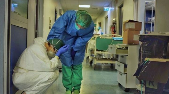 Coronavirus en Italia: el enfermero que registra con su cámara la crisis por el Covid-19 en un hospital