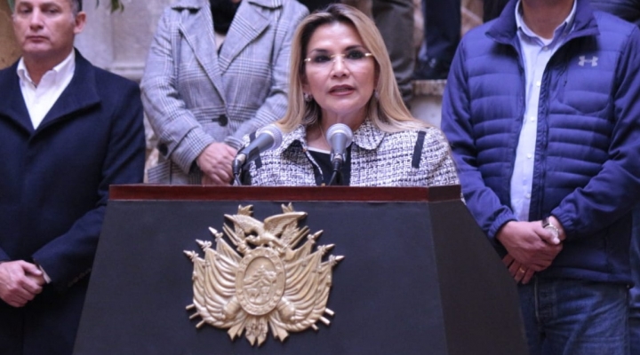 Rige la cuarentena total en Bolivia, la Presidenta pide calma a la población