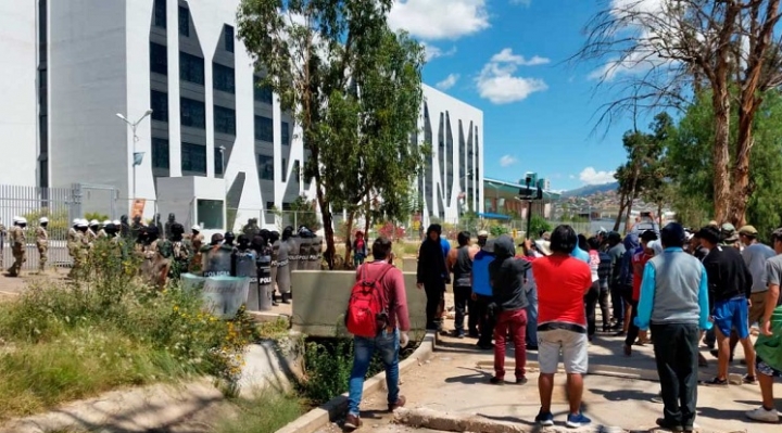 Compatriotas que llegaron por Pisiga no presentan síntomas del Covid-19, vecinos de La Paz y Cochabamba rechazan su llegada