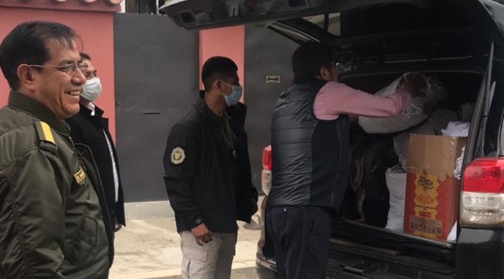 Doria Medina entregó a la Policía 5.600 barbijos producidos en Bolivia