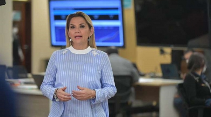 Presidenta Añez anuncia que canasta familiar se pagará desde este viernes en efectivo