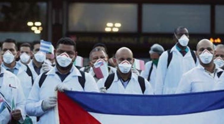 En Argentina, médicos rechazan llegada de 500 galenos cubanos
