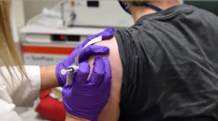 Una vacuna contra el coronavirus que podría estar lista antes de fin de año ya es probada en humanos