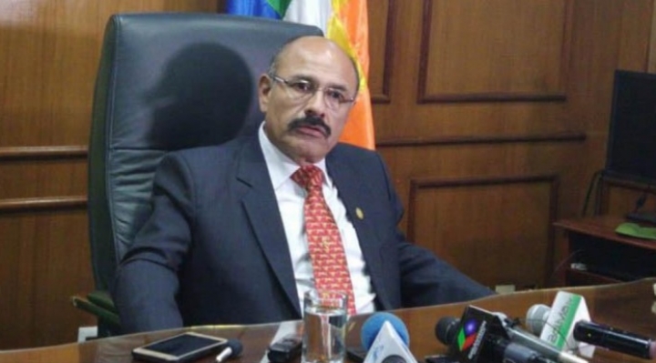 Ex ministro Aníbal Cruz sostiene que compra de respiradores es responsabilidad de Navajas