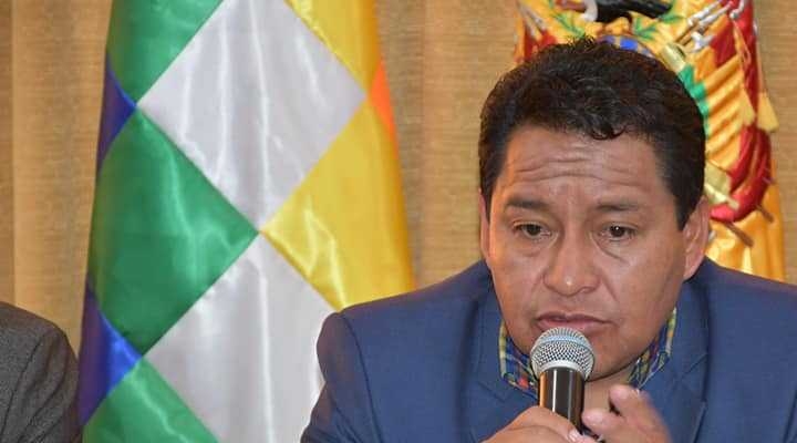 Asambleístas destituyen al gobernador de Oruro en sesión reservada