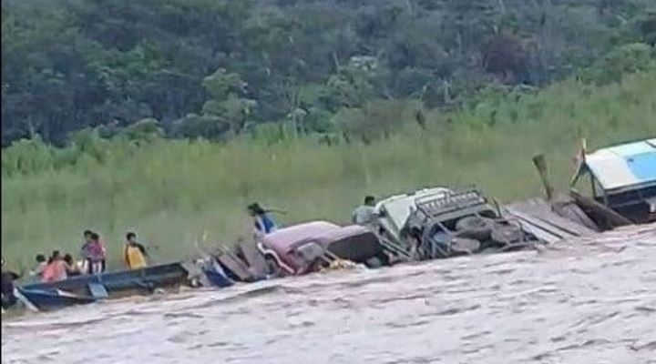 Una embarcación se hunde en río Mapiri