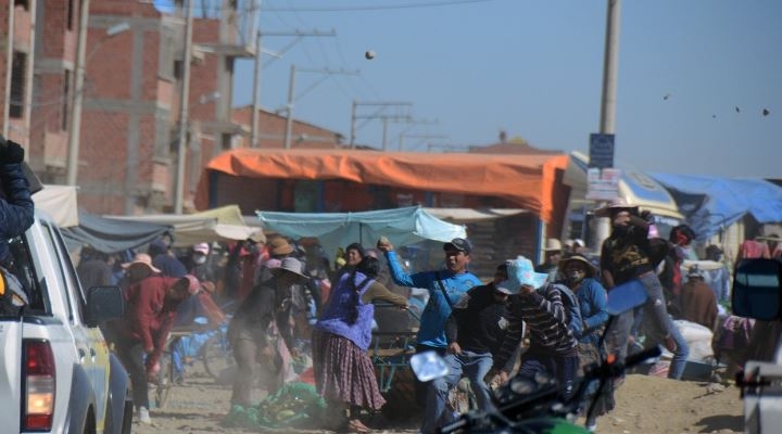 Primer día de encapsulamiento en El Alto: infractores dejan ocho heridos y apedrean a 7 vehículos