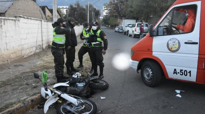 Accidente de tránsito deja a dos policías heridos en Cochabamba