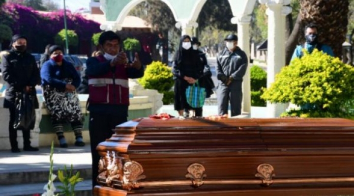 En Cochabamba habilitan entierros en suelo y nichos; funerarias ven que la solución es paliativa