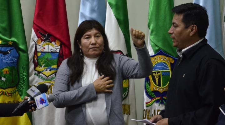 Ministro Arias pide la renuncia de la gobernadora de Cochabamba tras dudar de la existencia del COVID-19