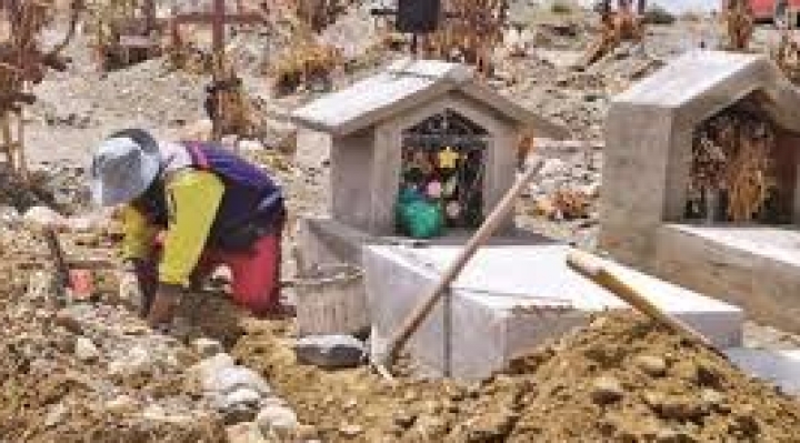 Colapsa el único cementerio de El Alto, unas 90 familias tienen cadáveres en sus casas