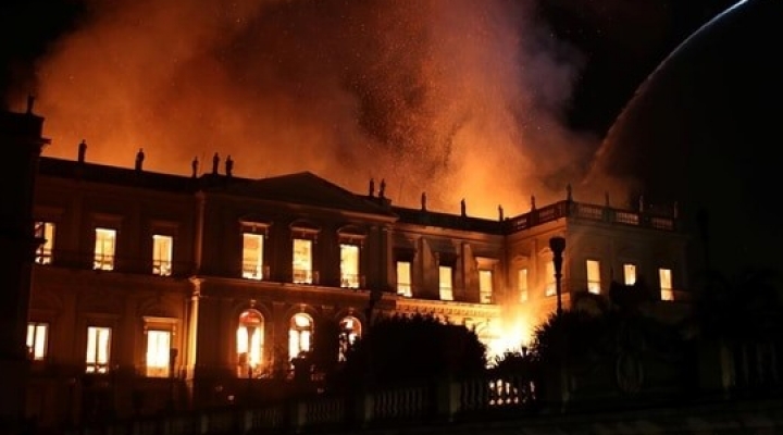 Desolación en círculos culturales del mundo ante incendio en museo de Río