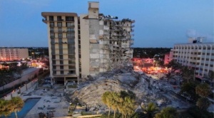 El derrumbe de un edificio en Miami deja al menos un muerto y 99 desaparecidos