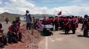 Quinto día de bloqueo en la carretera a Desaguadero; exportadores alertan pérdidas económicas