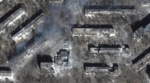 Putin exige la rendición de Mariúpol para dejar de bombardear la ciudad sitiada