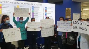Trabajadores en salud mantienen huelga en el Hospital del Sur de El Alto