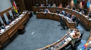 Senado aprueba ley que establece que profesionales dejarán de pagar el IUE 