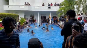 Manifestantes en Sri Lanka irrumpen en la casa del presidente 