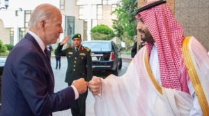 La polémica fotografía que define la visita de Biden a Arabia Saudita