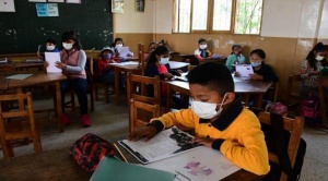 Educación autoriza clases semipresenciales y a distancia en zonas con más contagios