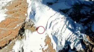 Bomberos: uno de los dos escaladores habría fallecido en el Illimani