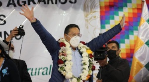 Con Evo en México, Arce saludó al PS-1, entregó títulos y agua en Cochabamba  