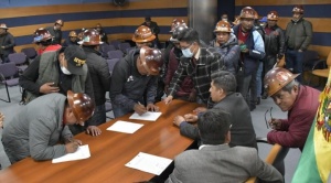Acuerdo entre Huanuni y Gobierno paraliza la migración de datos de mineros a la Gestora Pública