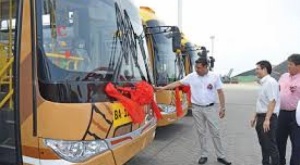 Fiscalía imputa a Revilla por presunto sobreprecio en compra de buses PumaKatari