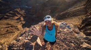 La maratonista y activista Mina Guli llega a Bolivia para llamar la atención sobre la crisis del agua