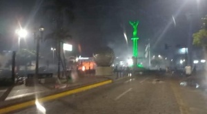 Represión policial y quema de una parte de la gobernación marcan el inicio del año en Santa Cruz 