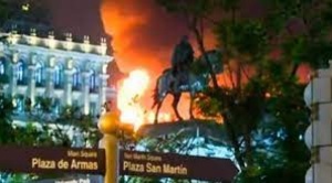 Heridos e incendio en protesta en la “toma de Lima”; Boluarte anuncia procesos y llama al diálogo 1