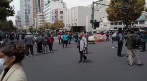 Magisterio Urbano se moviliza nuevamente; realizan un bloqueo de mil esquinas en La Paz