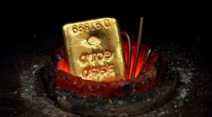Goldman eleva pronóstico del oro en el mundo; en Bolivia más del 90% está en manos de cooperativas