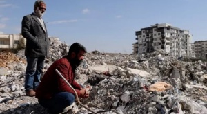 La desesperación de las familias que siguen buscando a sus seres queridos semanas después del terremoto de Turquía