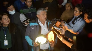 Con un plantón en plaza Murillo, Alcalde pide audiencia al presidente Arce y crédito para luz led