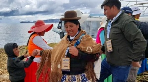 Perú retira reconocimiento de Cónsul a Felipa Huanca
