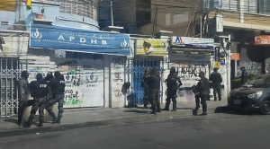 La Policía Boliviana aún resguardará las oficinas de la APDHB tras salida de Carvajal y del grupo afín al oficialismo