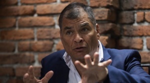 Correa afirma que el asesinato de Villavicencio fue un "complot" de la derecha para afectar a su partido