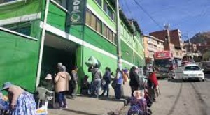 Gobierno dice que halló coca destinada al narcotráfico en el mercado paralelo de Alanes