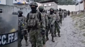 Policía interviene las cárceles de Ecuador y encuentra armas de fuego, balas y armas blancas
