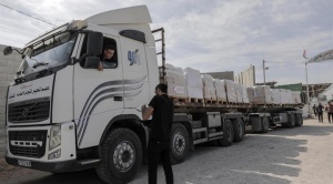 Un convoy de 12 camiones entra a Gaza con ayuda humanitaria, pero no lleva carburantes