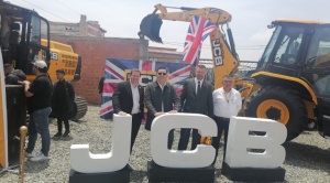 JCB GERONA: Estrena nuevo showroom lanzando en la ciudad de El Alto la marca líder JCB en maquinaria pesada 