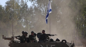 Israel expande sus operaciones terrestres en Gaza, afirma que mató a "docenas de terroristas" durante choques